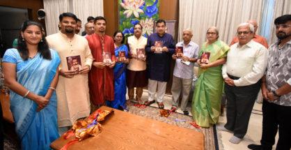 कै. कृ. जागेश्वर भीष्म यांच्या चरित्ररूपी पुस्तकांचे नितीन गडकरी यांच्या हस्ते प्रकाशन