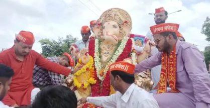 ‘Ganpati Bappa Morya, Pudhchya Varshi Lavkar Ya’: Devotees bid teary farewell to Lord Ganesh