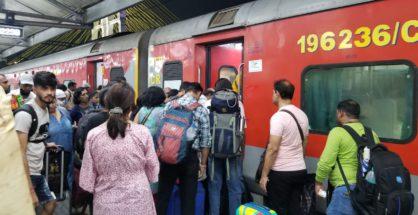 Passengers face horrid time as platforms of Duronto Exp changed twice at Nagpur Station