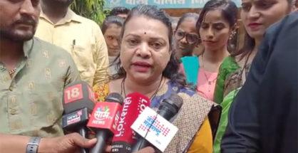 Video: Wife of Amravati policeman slams MP Navneet Rana for misbehaviour with top cop