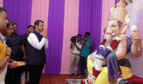 Fadnavis visits Corporation Colony Ganeshotsav Mandal