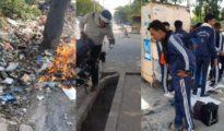 Video Filthy act: NMC’s Smart Swachhata Teams found spreading dirt on roads!!