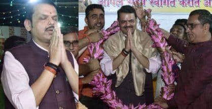 राज्याचे उप-मुख्यमंत्री देवेंद्र फडणवीस  ह्यांनी दुर्गा उत्सव मंडळ, टेलिकॉम नगर  येथे केली माँ दुर्गेची आराधना.