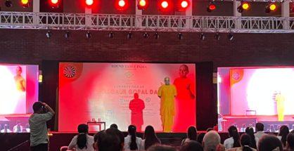 Guru Gaur Gopal Das teaches Nagpurians keys to happiness