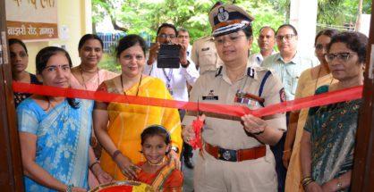 Jt CP Aswati Dorje inaugurates exhibition of artifacts made by Shradhanand Anathalaya residents