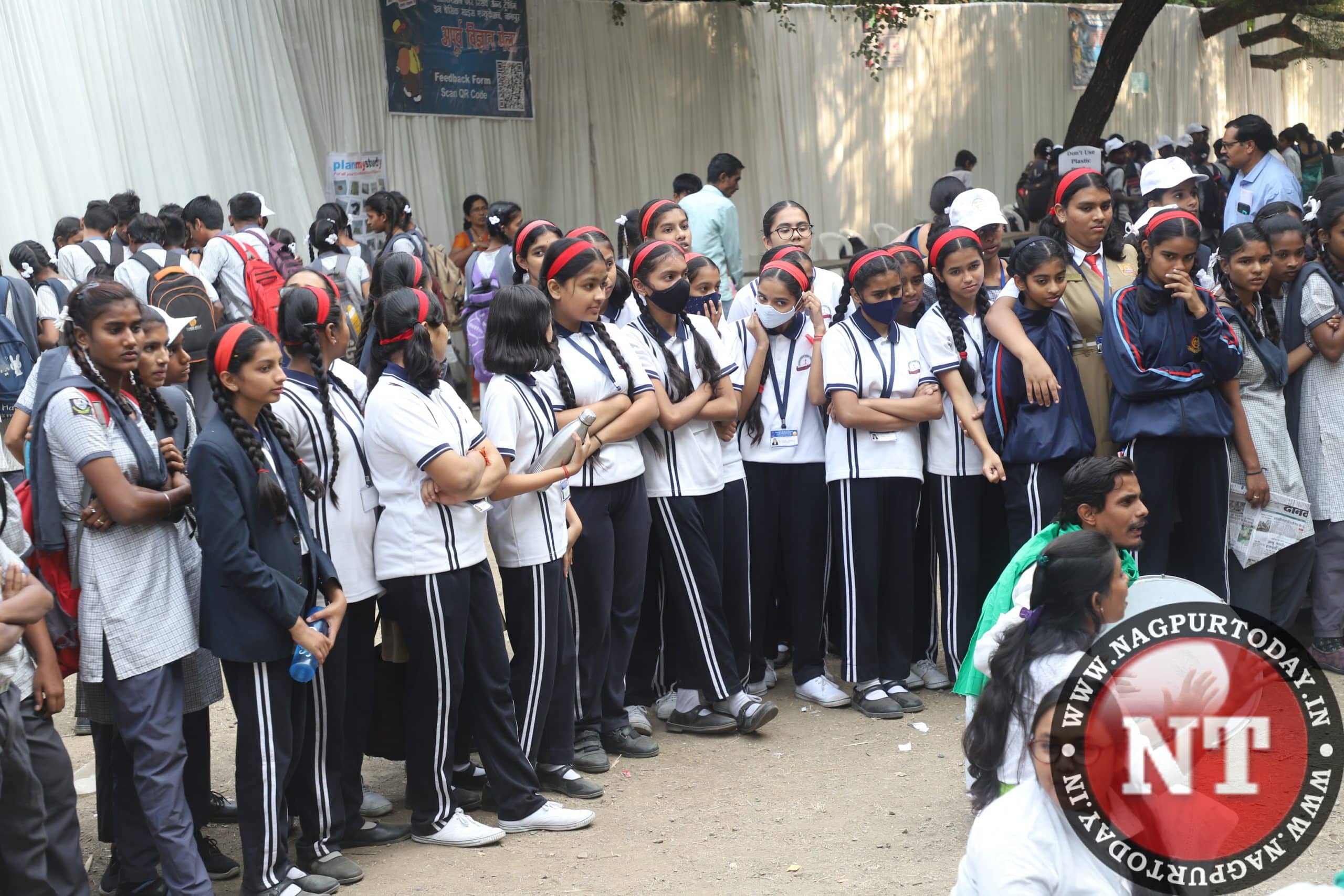 On 2nd day of Apoorva Vigyan Mela, students perform simple, interesting