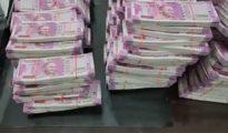 Video: Thane cops bust fake currency racket, Rs 2,000 notes worth Rs 8 crore seized, 2 arrested
