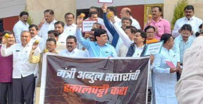 Video: MVA members stage “Orange Protest” at Vidhan Bhavan in Nagpur
