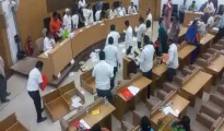 नागपूर जिल्हा परिषदेच्या सर्वसाधारण सभेत राडा; साहित्याची फेकाफेक, माईक आणि बाकांची तोडफोड