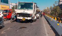 Truck rams into parked car on Sitabuldi Flyover in Nagpur
