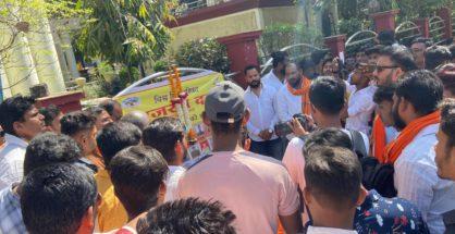 Video: “Nibba-Nibbi & Nudity….” Why does Bajrang Dal have problems with Valentine’s Day?