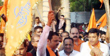 Fadnavis worships at Ramnagar Mandir on Ram Navami