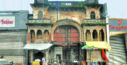 HC bans unlicensed hawkers within 50 metres of Gateway of Regal Theatre in Sitabuldi