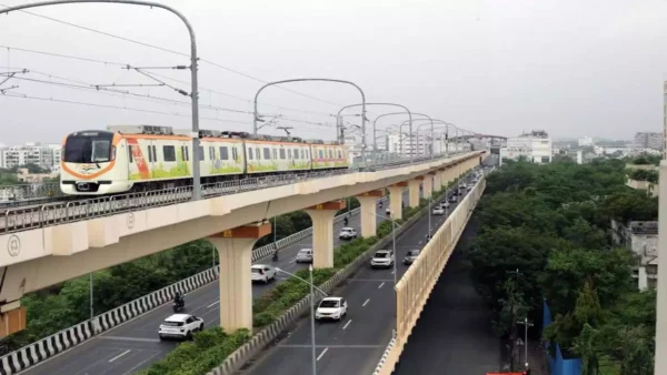 mixed technical glitch halts nagpur metros orange line near rahate colony