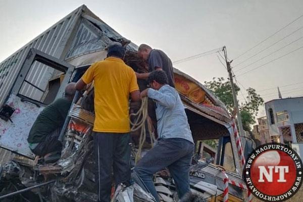 ST Bus, truck Collide on old Mumbai-Nagpur Highway near Buldhana