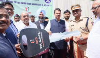 Aditya Hero,  HMCL Nagpur give 80 Hero two-wheelers, helmets to Nagpur Rural Police
