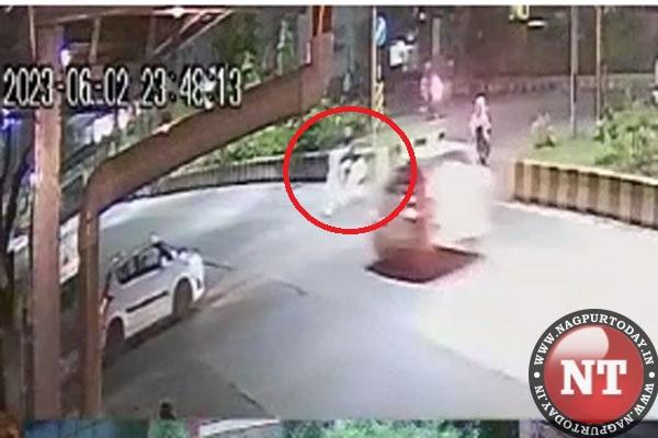Live CCTV: Tragic road accident claims life of youth in Mankapur, Nagpur