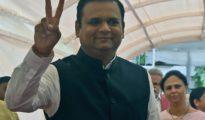Sena MLAs disqualification case: Mah speaker issues notices