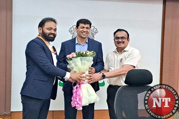 Dr Abhijeet Chaudhari takes charge as NMC Commissioner