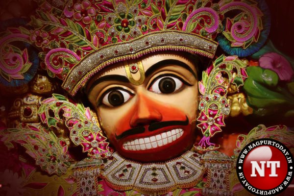 Video: Mass recitation of Hanuman Chalisa at Shri Sankat Mochan Hanuman Mandir
