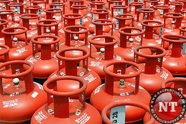 Prices of commercial LPG cylinders slashed by Rs 19