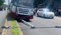 MSRTC Katol-Nagpur bus loses control, rams into divider pole in Friends Colony, Nagpur