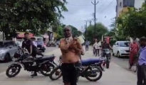 Video: In Nagpur Senior Citizen’s Public Bath Protest Sheds Light on NMC’s Inaction