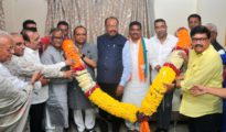 व्यापारियों ने बीजेपी नेताओं से अपनी बात बताई