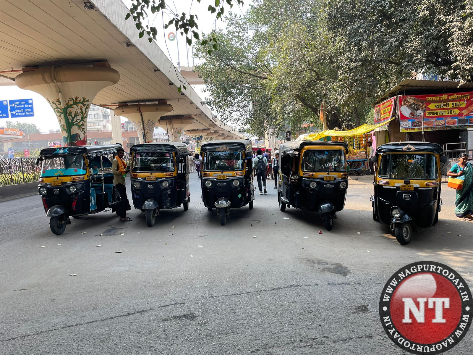 Unruly autos reign supreme at Mor Bhavan Bus Stand in Nagpur as traffic