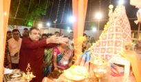 टेलिकॉम नगर येथे ना. नितीन गडकरी ह्यांनी घेतले दुर्गा मातेचे दर्शन