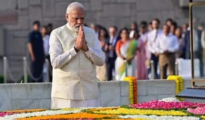 जागतिक पातळीवर महात्मा गांधींचा प्रभाव; पंतप्रधान मोदींनी राजघाटावर वाहिली बापूंना आदरांजली