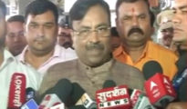 Mungantiwar returns to Nagpur after signing MoU to bring back Shivaji’ Wagh Nakh from London