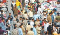 Clash erupts as NMC takes action against hawkers on Sitabuldi Main Road