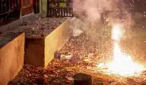 Nagpurians celebrate Diwali with booming firecrackers, flout NMC diktat