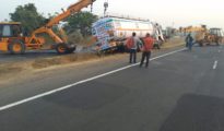 Fuel tanker overturns near Wela Harichandra, Nagpur cops’ swift action averts further untoward incident