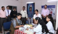अतिरिक्त आयुक्त श्रीमती आंचल गोयल यांनी केले “रक्तदान”