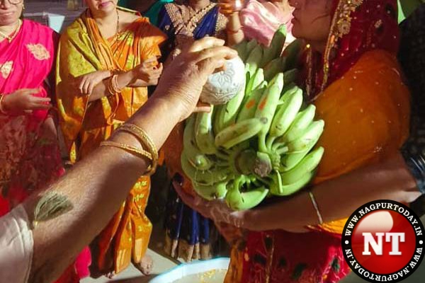 Chhath Puja 2023: Devotees in Nagpur Offer Picturesque Arghya to Setting Sun, Witness the Rituals