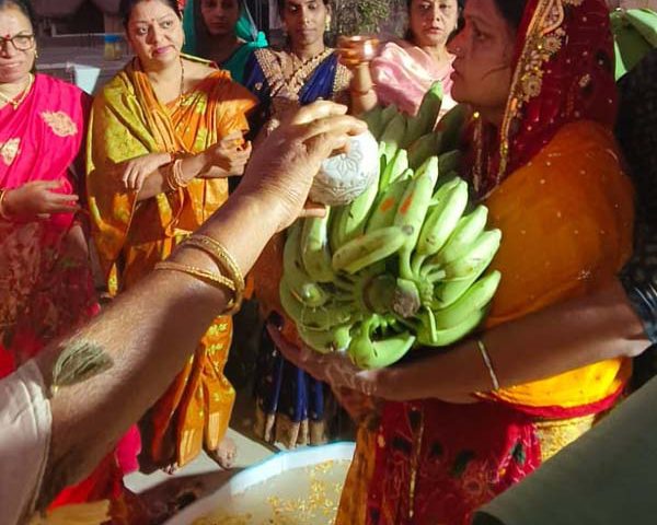 Chhath Puja 2023: Devotees in Nagpur Offer Picturesque Arghya to Setting Sun, Witness the Rituals