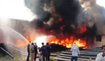 Video: Fire engulfs water pipelines near Bokhara Grampanchayat, Koradi; sparks panic
