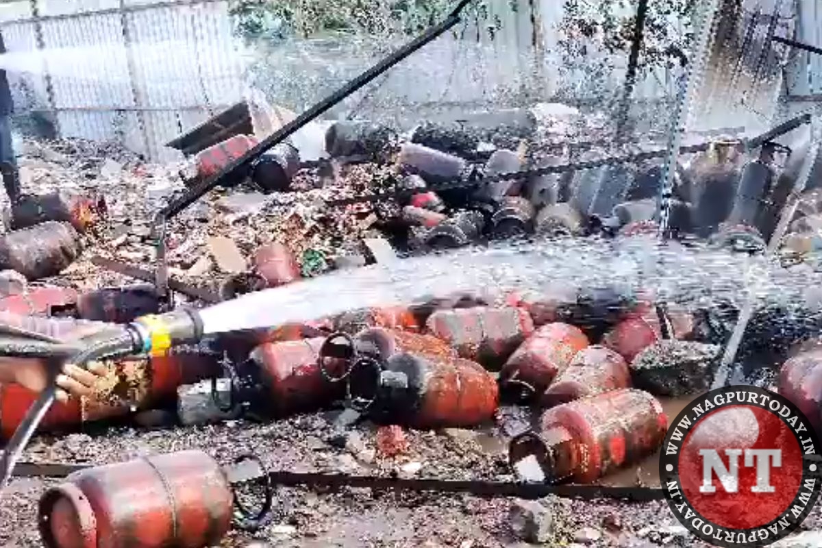 10 cooking gas cylinders explode in Pune area