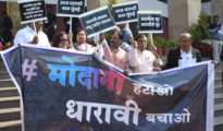 ‘धारावी बचाओ,अदाणी हटाव’; नागपूर अधिवेशनाच्या पाचव्या दिवशीही विरोधकांचे विधिमंडळाच्या पायऱ्यांवर निदर्शने !