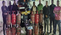 Two caught red-handed filling domestic LPG gas in auto at Kamptee