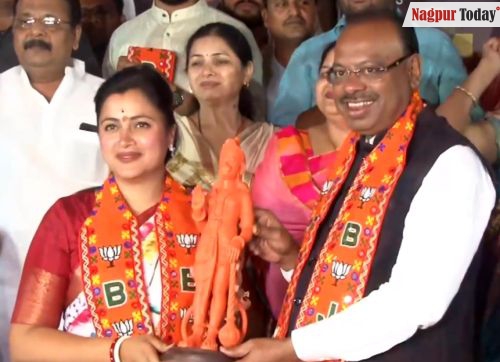 Amravati MP Navneet Rana joins BJP