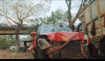 व्हिडीओ; नागपुरात कारची दुचाकीला धडक;पाचपावली पुलावरून खाली कोसळून बहीण-भाऊ गंभीर जखमी