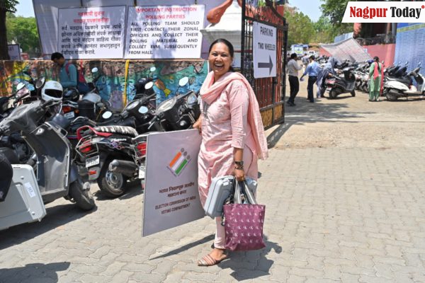 In Pics: Polling parties leave for Nagpur, Ramtek polling booths from Civil Lines, St Ursula School