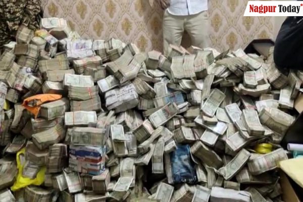 ED recovers Rs 25 cr cash from house of domestic help linked to Jharkhand Minister