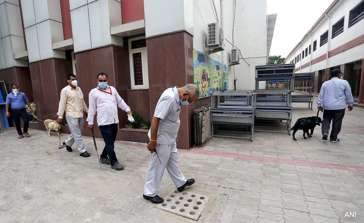 Panic, chaos Over 100 Delhi schools get bomb threat emails