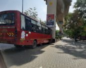 नागपुरात मेट्रोच्या पिलरला धडकली स्टार बस; ब्रेकखाली पाण्याची बॉटल आल्याने घडला अपघात