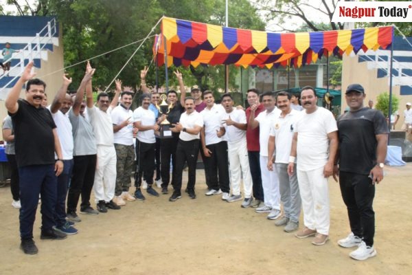 Nagpur cops showcase skills in cricket match under “Singal Pattern” initiative