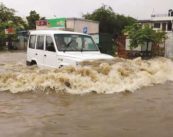 Thunderous rain lashes Nagpur, streets, low-lying areas flooded